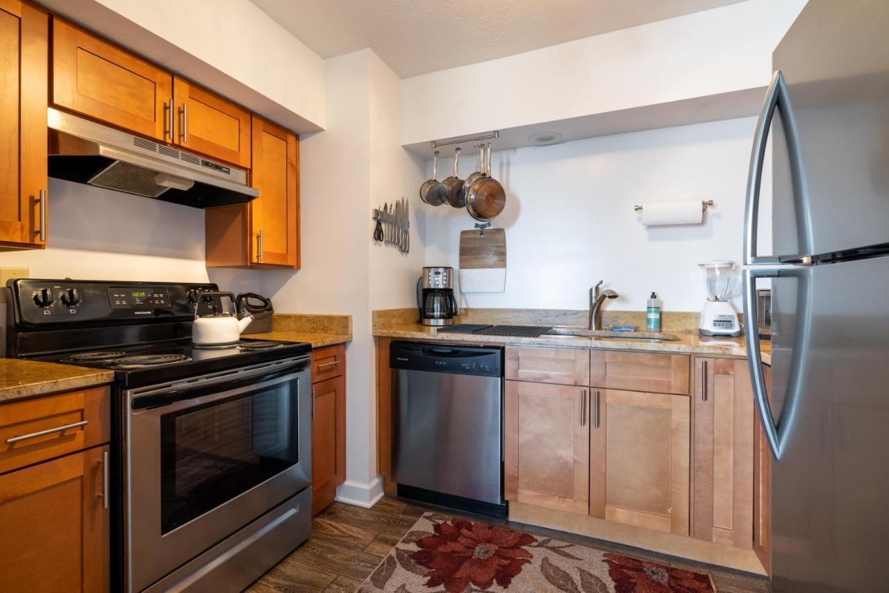 Georgetown Villas 3-2C Close To Cleveland Airport And Fairview Hospital Ideal For Long Stays! フェアビューパーク エクステリア 写真